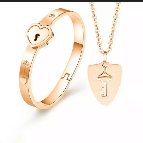 Key to my heart set. Titanium stainless steel…NWT - Picture 2 of 11